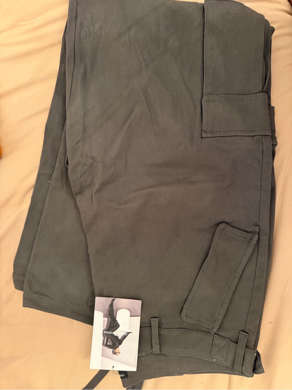 Naked wardrobe Cargo Pants in Dark Olive